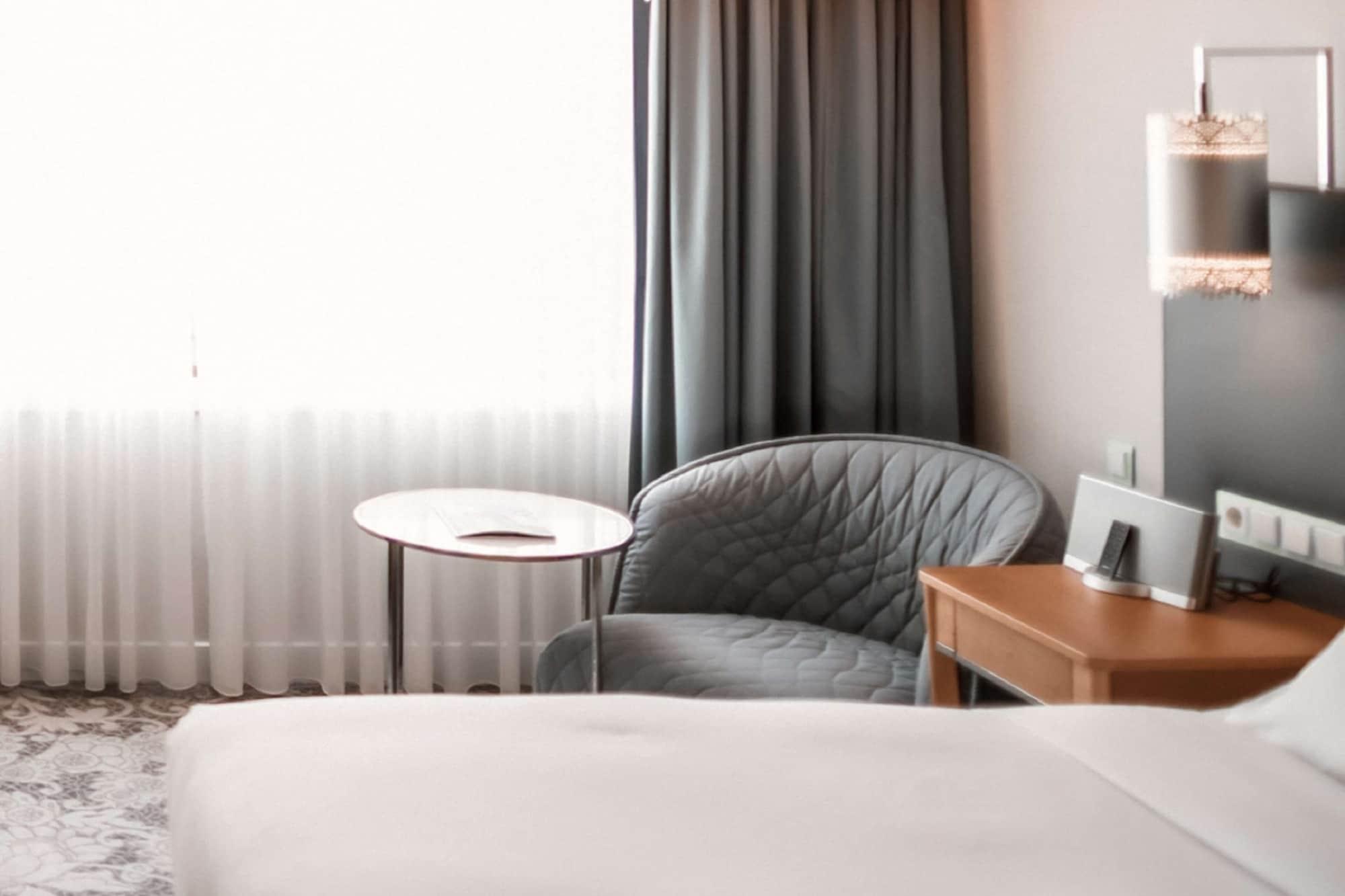 Hilton Rotterdam Hotel Exterior photo A room at the hotel