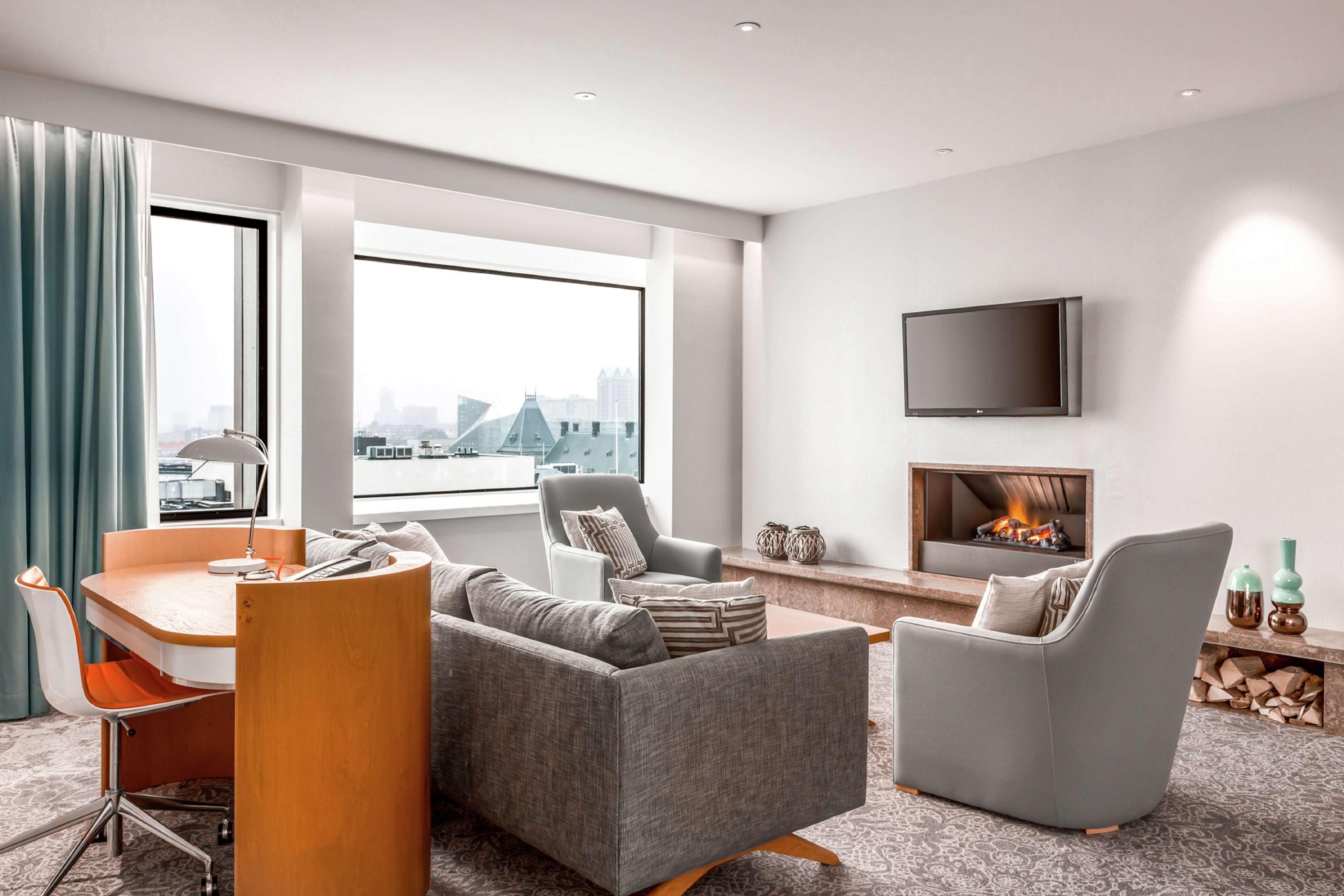 Hilton Rotterdam Hotel Exterior photo A living room